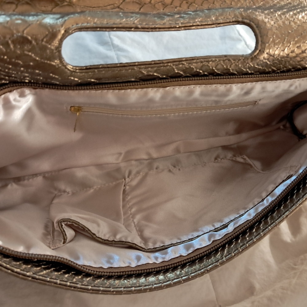 New With Tags Francesca's Elegant Gold Clutch Bag - Picture 4 of 7
